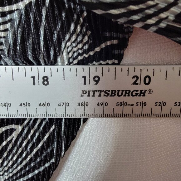 Notations Womens Top Sz 1X Faux Wrap Front Micro Accordion fabric Black & White - Picture 6 of 12